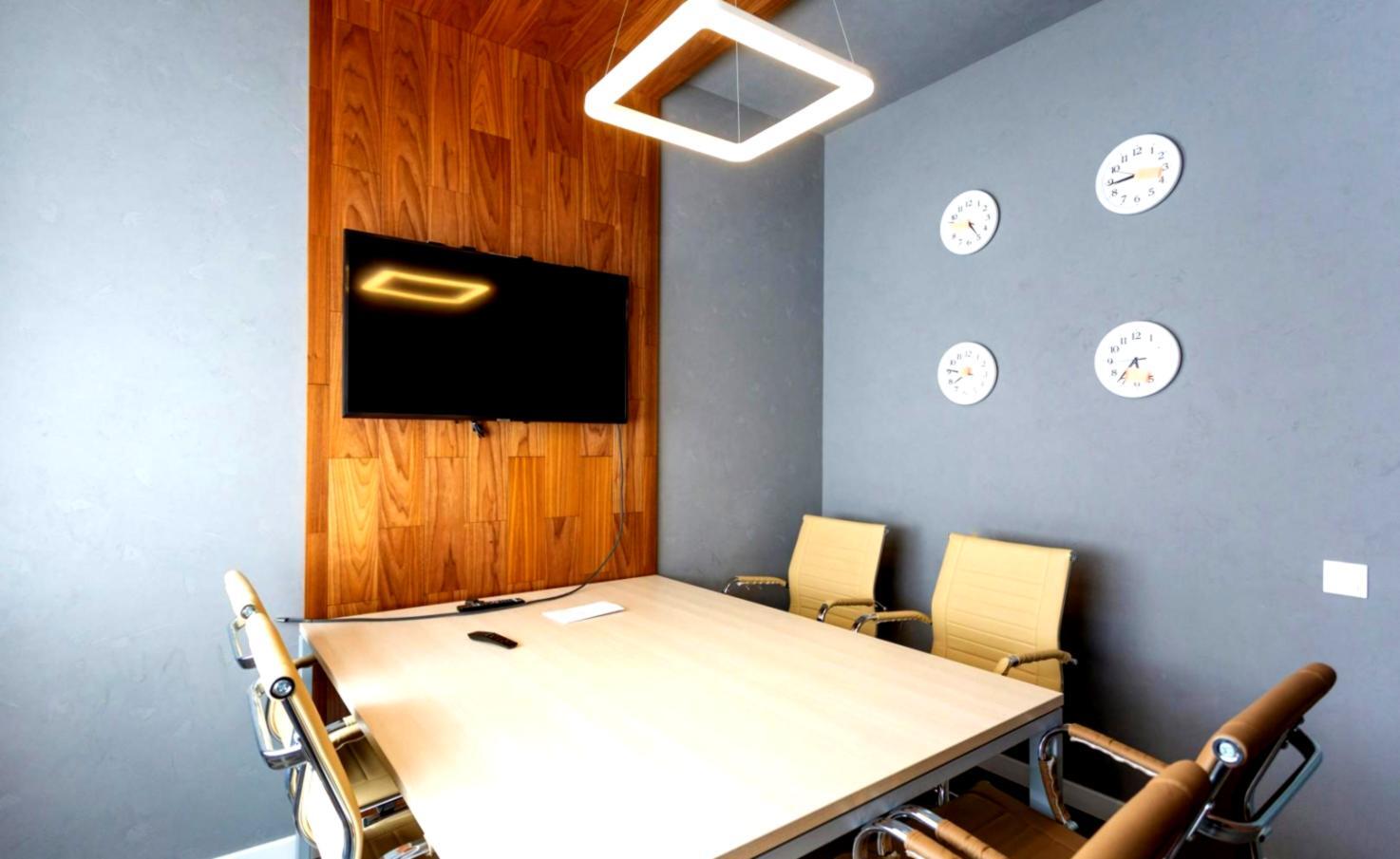 Equipo de zenarivento trabajando en análisis financiero personalizado